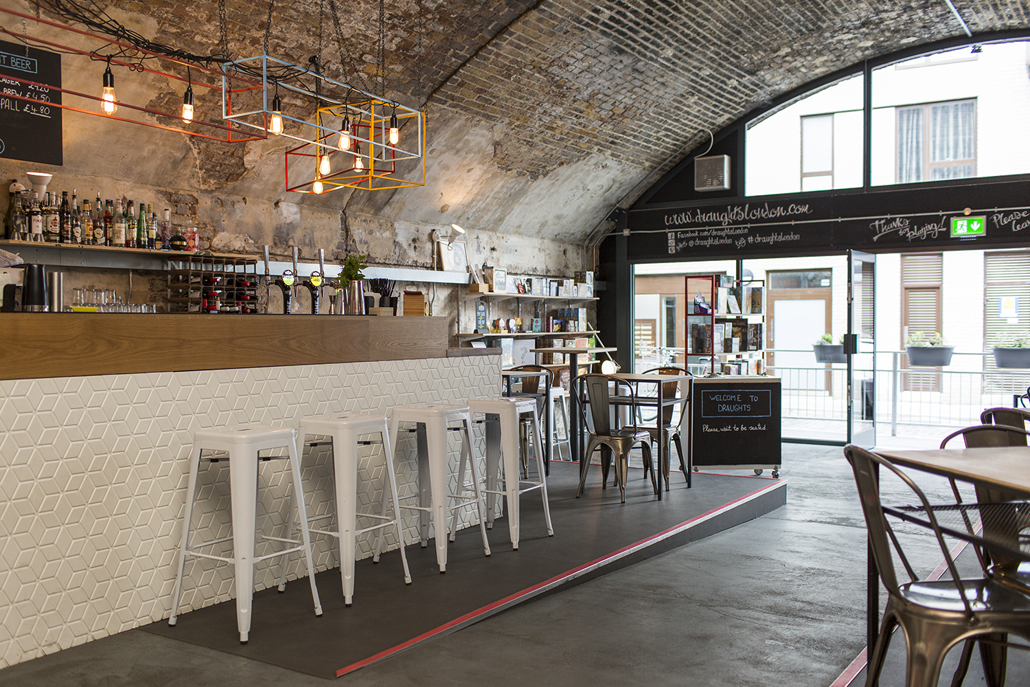 Tom_Schwanke_DRAUGHTS_London_Interior