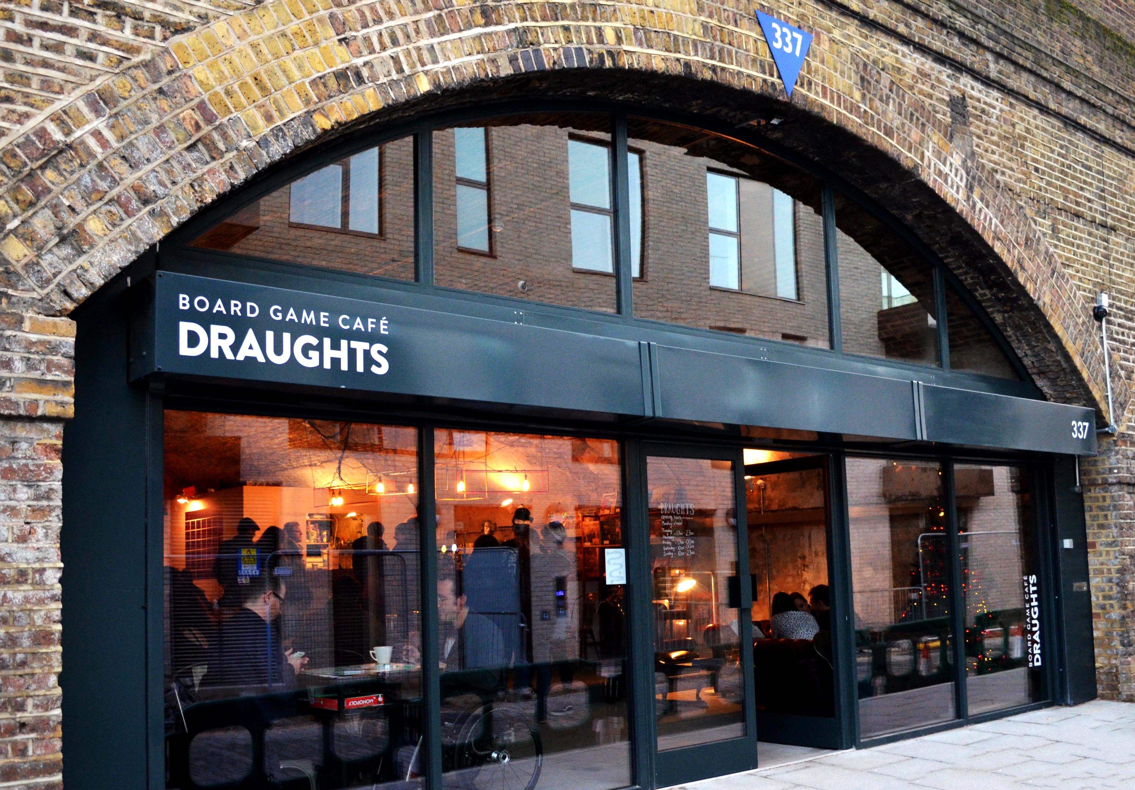 Portfolio_Tom_Schwanke_Draughts_Hackney_Exterior